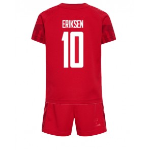Danmark Christian Eriksen #10 Replika Babytøj Hjemmebanesæt Børn VM 2022 Kortærmet (+ Korte bukser)